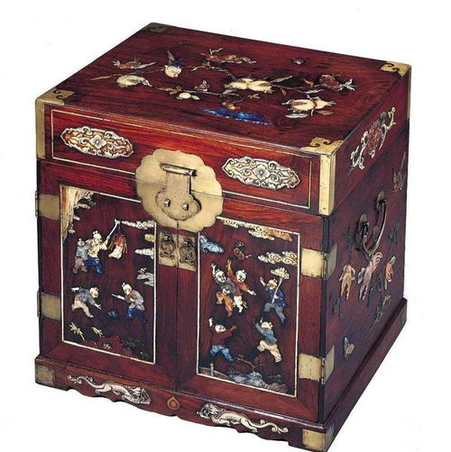 傳統(tǒng)家具 在含蓄和深沉中體現(xiàn)精致 官皮箱